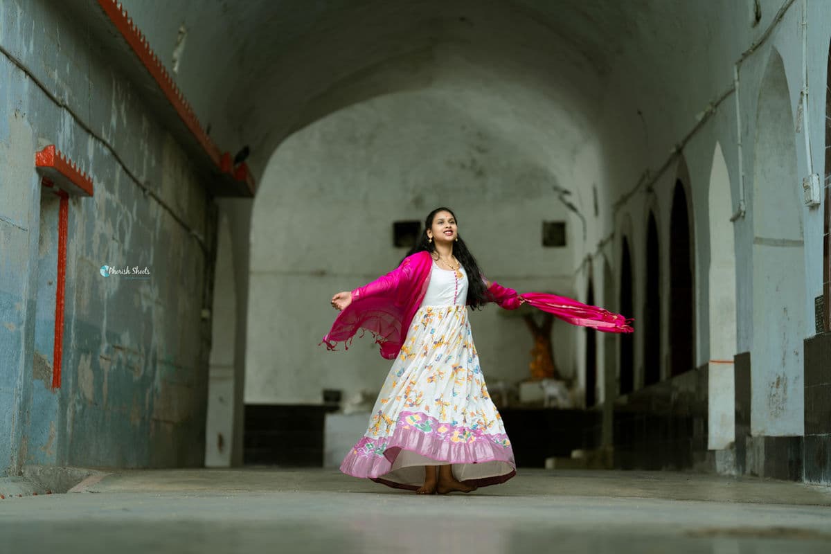 Modeling photography in Nizamabad, Telangana — frame 6 of 25 by Phorish Shoots