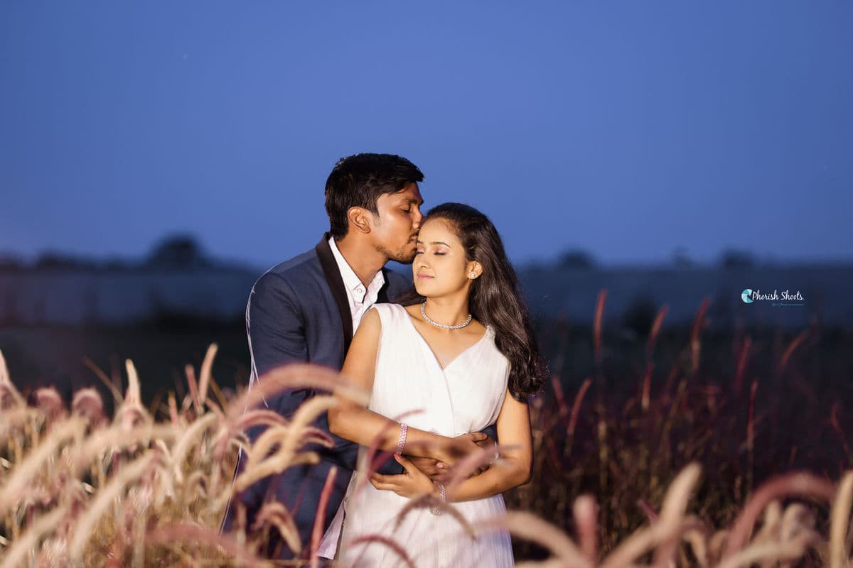 Pre-Wedding photography in Nizamabad, Telangana — frame 13 of 26 by Phorish Shoots